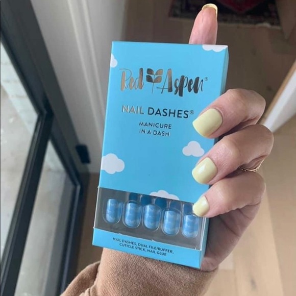 ☁️ Red Aspen Nail Dash: Hopes Daydreams Pop-on Manicure 💅 - Picture 4 of 17